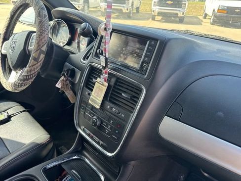 Used 2016 Dodge Grand Caravan R/T FWD image 8