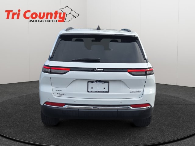 Used 2023 Jeep Grand Cherokee Limited AWD/4WD image 7