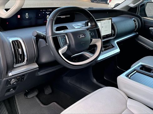 Used 2025 Ford Expedition Max Platinum image 17