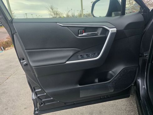 Used 2025 Toyota RAV4 XLE image 20