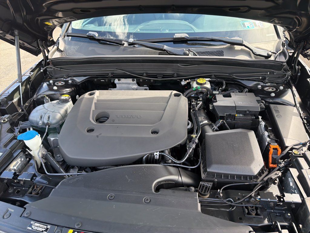 Used 2023 Volvo XC40 B5 Plus w/ Driver Assist Package AWD/4WD image 34