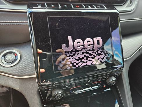 Used 2024 Jeep Grand Cherokee L Laredo w/ Luxury Tech Group I RWD image 15