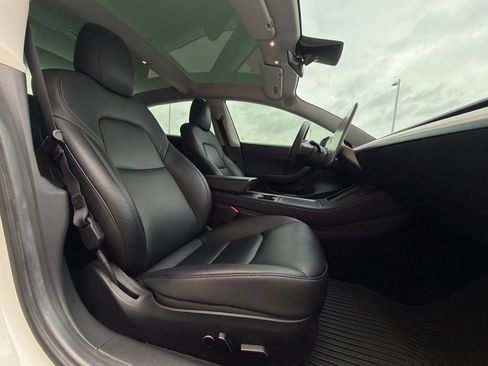 Used 2021 Tesla Model 3 Performance image 32