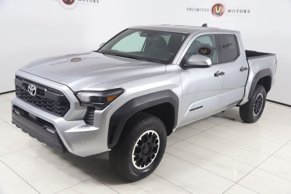 Used 2024 Toyota Tacoma TRD Off-Road AWD/4WD image 17
