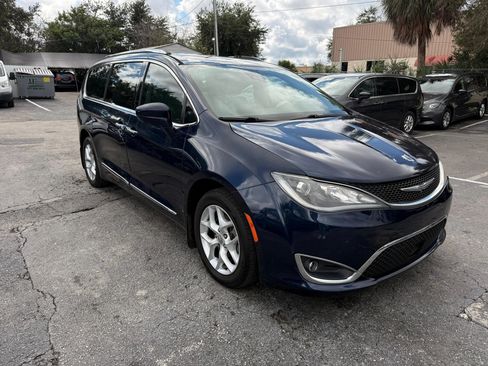 Used 2017 Chrysler Pacifica Touring-L Plus w/ Advanced Safetytec Group FWD image 3