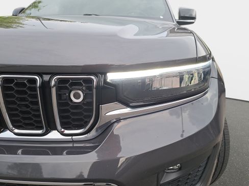 Used 2023 Jeep Grand Cherokee Overland w/ Adv Protech Group III AWD/4WD image 31