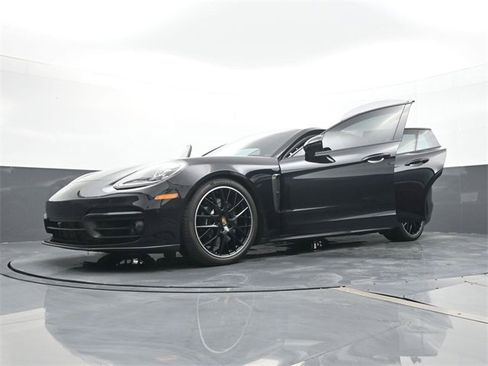 Used 2023 Porsche Panamera 4 image 32