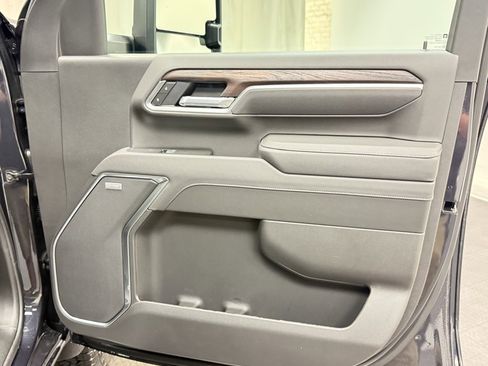 New 2026 GMC Sierra 2500 SLT w/ SLT Premium Package image 17