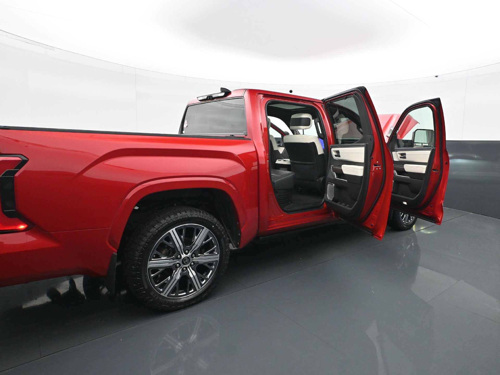 Used 2023 Toyota Tundra Capstone AWD/4WD image 37