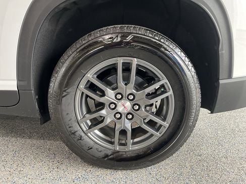 Used 2025 GMC Acadia Elevation image 33