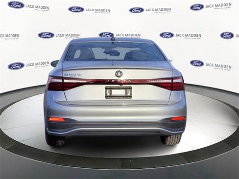 Used 2025 Volkswagen Jetta Sport image 4