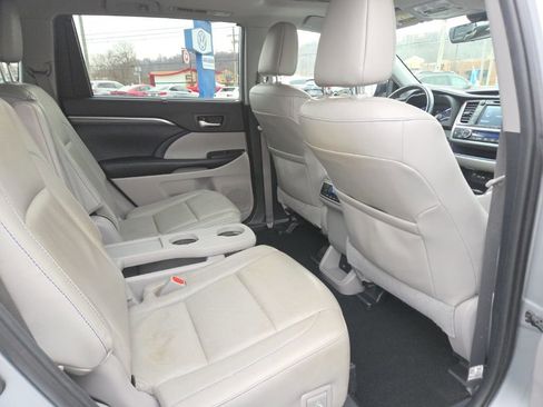 Used 2019 Toyota Highlander Limited image 24