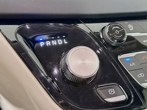 Used 2023 Chrysler Voyager LX image 19