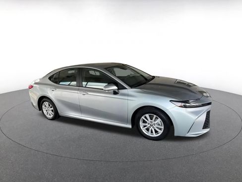 Used 2025 Toyota Camry LE image 2