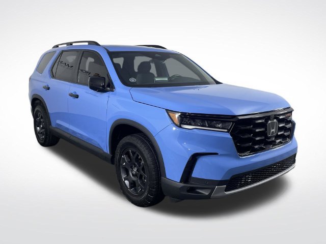 Used 2025 Honda Pilot TrailSport image 11