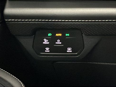 Used 2025 Volkswagen Atlas SE FWD image 38