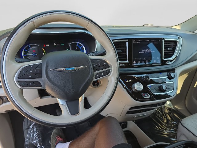 Used 2020 Chrysler Pacifica Limited w/ Advanced Safetytec Group FWD image 11
