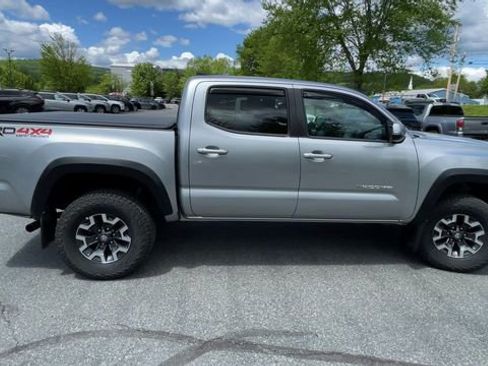 Certified 2023 Toyota Tacoma TRD Off-Road AWD/4WD image 9