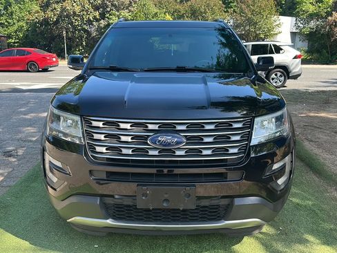 Used 2017 Ford Explorer XLT AWD/4WD image 2