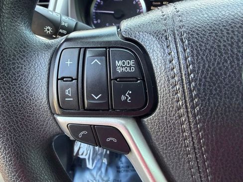 Used 2019 Toyota Highlander LE image 23
