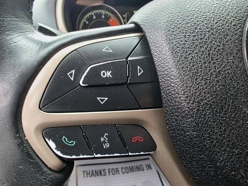 Used 2016 Jeep Cherokee Latitude w/ Cold Weather Group AWD/4WD image 13