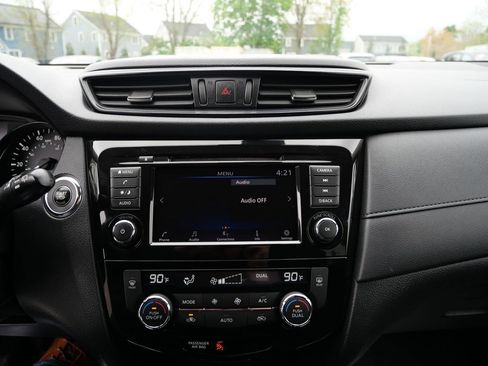 Used 2019 Nissan Rogue SV AWD/4WD image 13