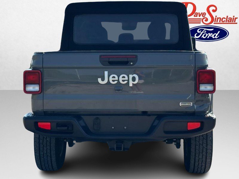 Used 2022 Jeep Gladiator Overland w/ Cold Weather Group AWD/4WD image 8