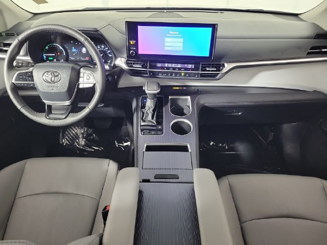 Used 2026 Toyota Sienna XLE FWD image 16