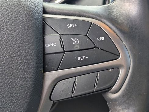 Used 2020 Jeep Grand Cherokee Altitude image 16