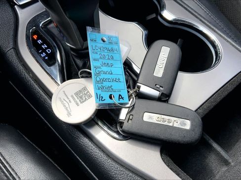 Used 2020 Jeep Grand Cherokee Altitude image 13