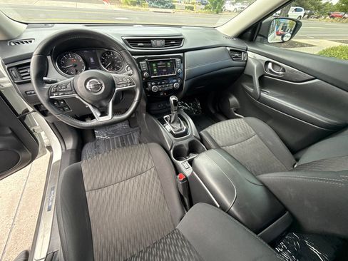 Used 2018 Nissan Rogue SV w/ Premium Package FWD image 16
