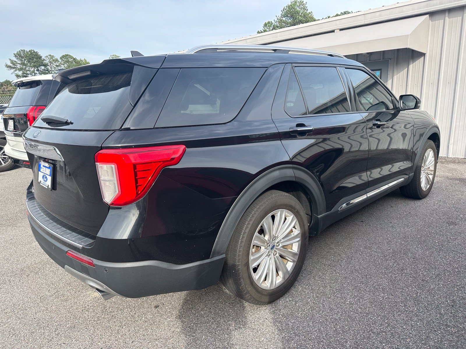 Used 2024 Ford Explorer Limited w/ Limited Technology Package RWD image 5