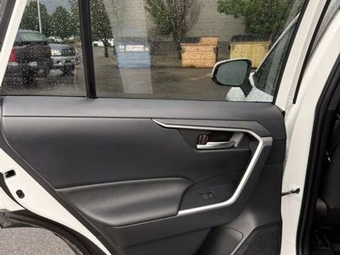Certified 2025 Toyota RAV4 SE AWD/4WD image 33
