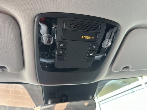 Used 2024 Kia Carnival LX image 28