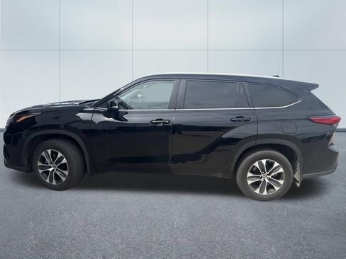Used 2023 Toyota Highlander XLE AWD/4WD image 7