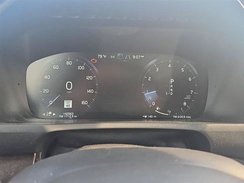 Used 2017 Volvo XC90 T6 Momentum w/ Vision Package AWD/4WD image 2