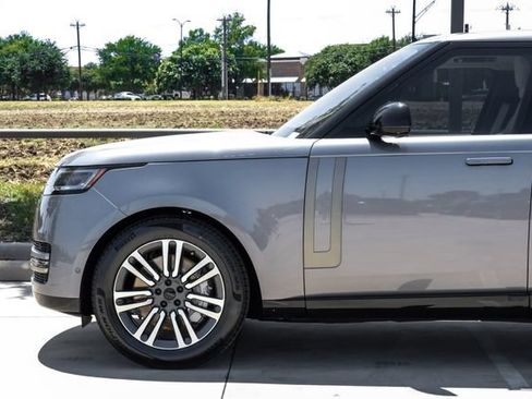 New 2026 Land Rover Range Rover Long Wheelbase SE AWD/4WD image 17