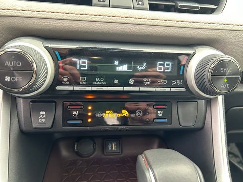 Used 2023 Toyota RAV4 Limited image 36