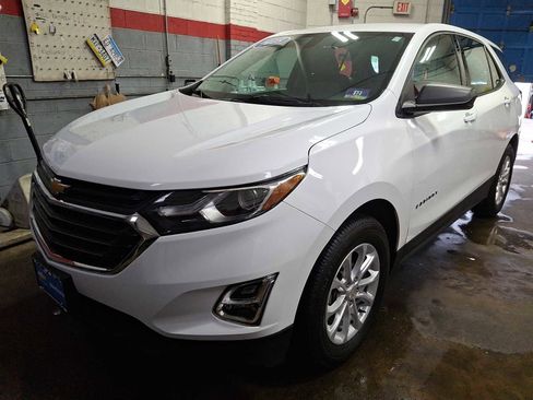 Used 2018 Chevrolet Equinox LS AWD/4WD image 2