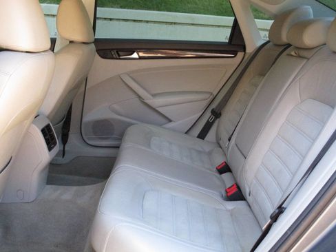 Used 2014 Volkswagen Passat TDI SEL Premium FWD image 13