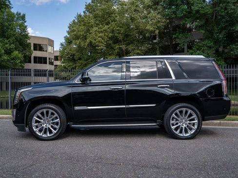 Used 2019 Cadillac Escalade Premium Luxury AWD/4WD image 9