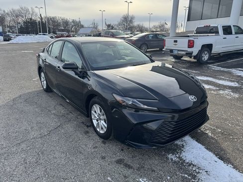 Used 2025 Toyota Camry LE image 1