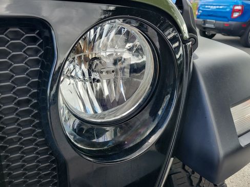 Used 2023 Jeep Wrangler Sport AWD/4WD image 3