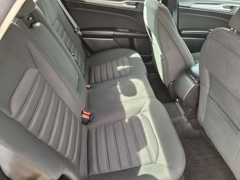 Used 2018 Ford Fusion SE image 12