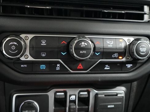 Used 2024 Jeep Wrangler Unlimited Rubicon 4xe AWD/4WD image 19