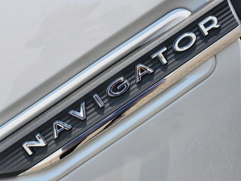 Certified 2023 Lincoln Navigator L Reserve AWD/4WD image 18
