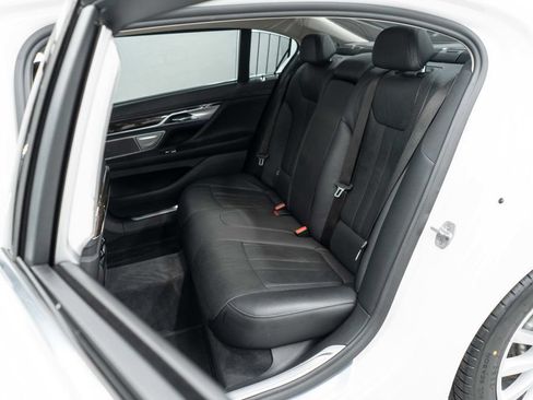 Used 2018 BMW 740i xDrive AWD/4WD image 36