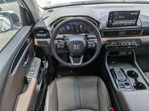 Used 2025 Honda Pilot Elite image 15