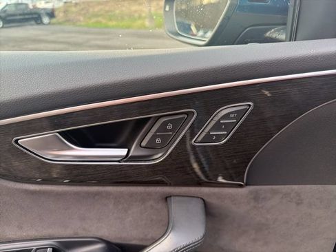 Used 2019 Audi Q8 Prestige AWD/4WD image 10