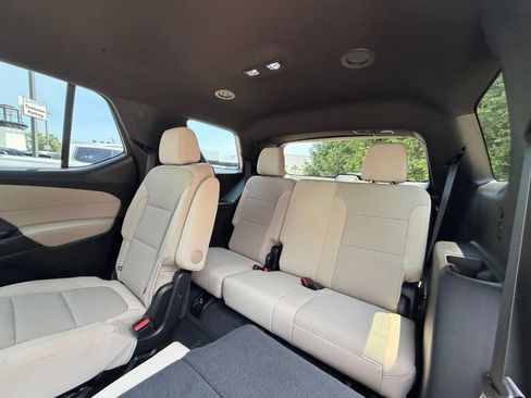 Used 2023 Chevrolet Traverse LT FWD image 26
